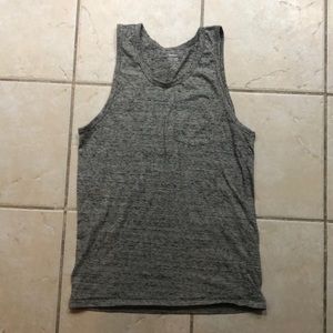 Men’s gray tank
